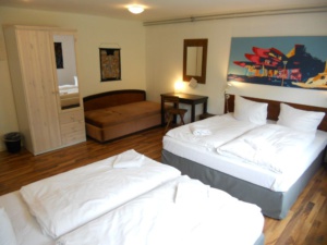 Familienzimmer 2 Queensizebetten Boxspring